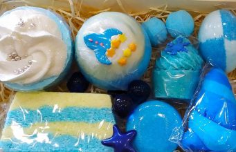 Un baño de color azul… ¿Qué te parece? Espuma, bolas, bombas, aceites para baño
