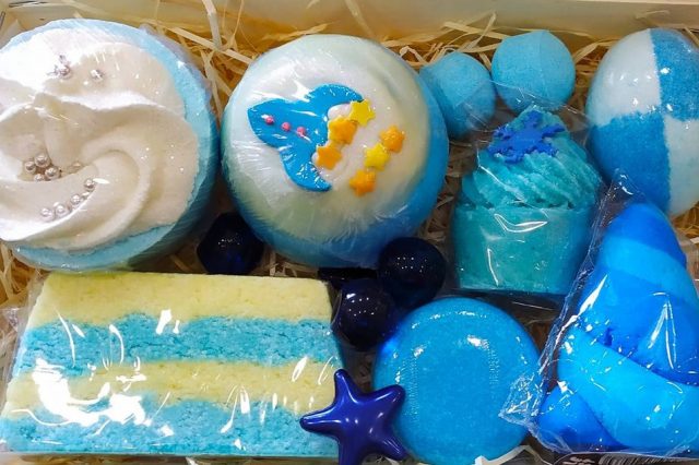 Espuma, bolas, bombas, aceites para baño