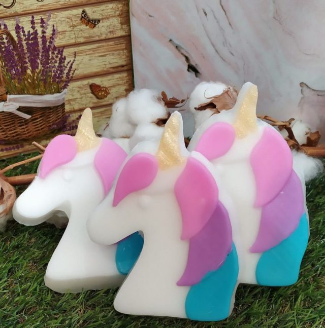 Jabón para manos con forma de unicornio