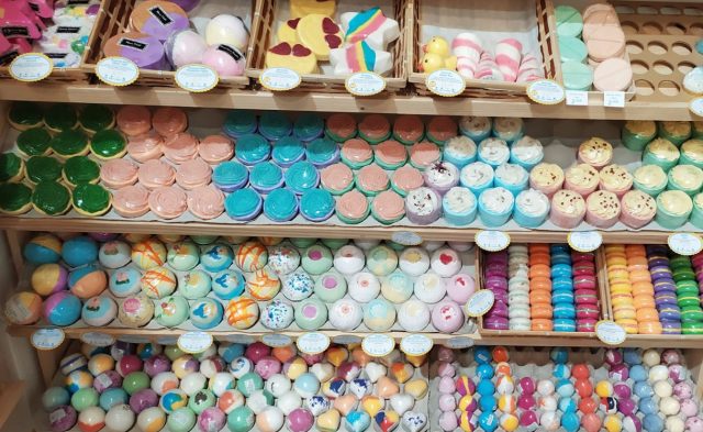 Variedad de bolas, perlas o mantecas para baño de Mamá Manuela