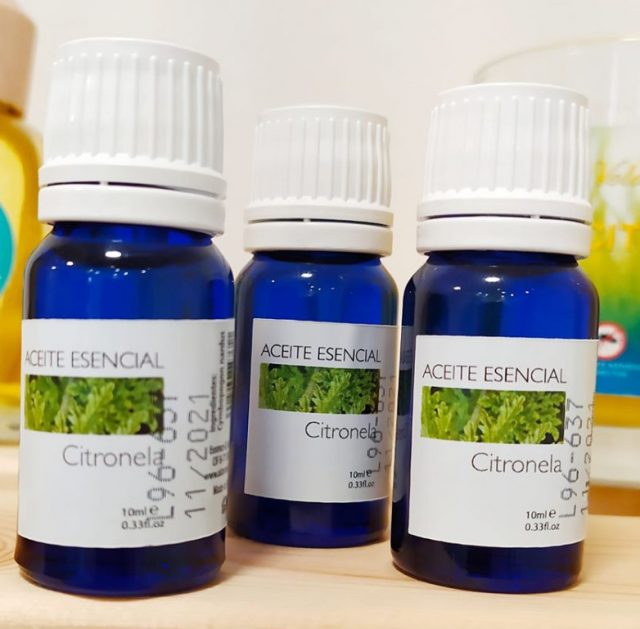 aceite-de-citronela-repelente-de-mosquitos-desodorante-corporal Aceite con aroma a citronela