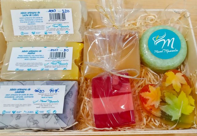 Ideas para hacer regalos con cestas de jabones combinados