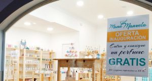 Cosmética, perfumes a granel y regalos artesanos.