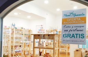 ¡Ven a por tu perfume de regalo por cada compra de 15€… En Mamá Manuela estamos de Inauguración! Cosmética, perfumes a granel y regalos artesanos.