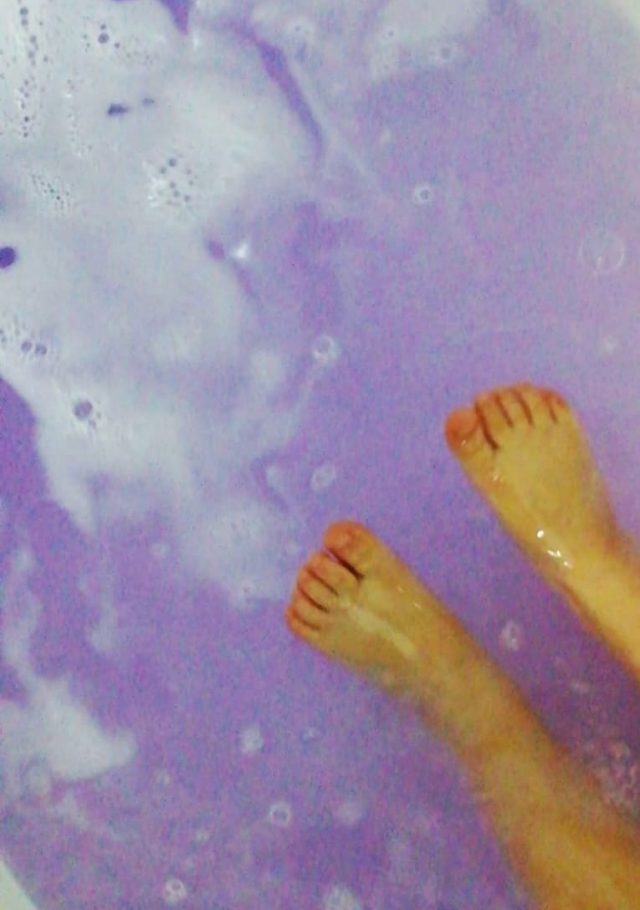 bombas-de-bano-de-color-violeta Bombas para baño aromático.