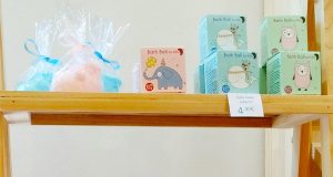 Gel, champú y sacos calentadores con formas infantiles para niños.