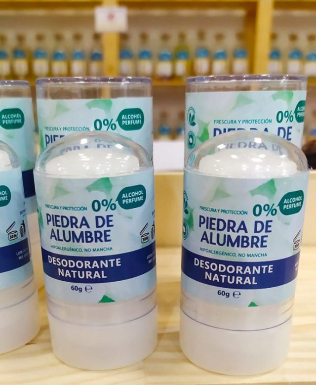 desodorante-de-piedra-de-alumbre-para-axilas-y-pies Desodorante sin alcohol ni perfume.