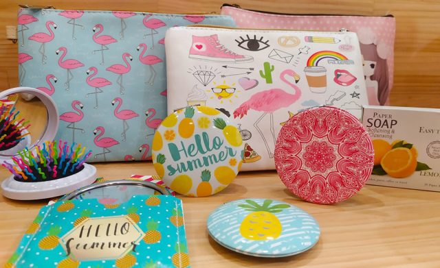espejo-cepillo-y-neceser-para-bolso Complementos de belleza para llevar en bolso.