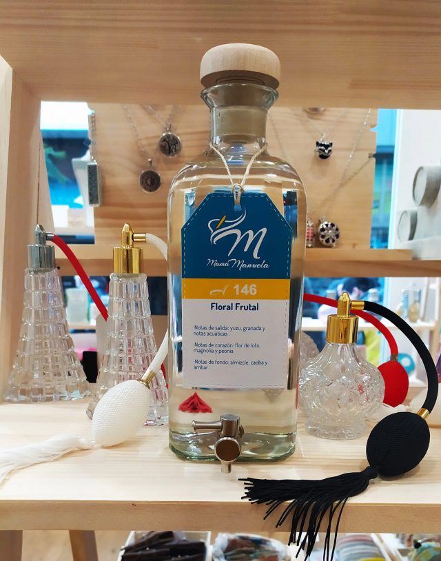 Perfume floral para mujer.