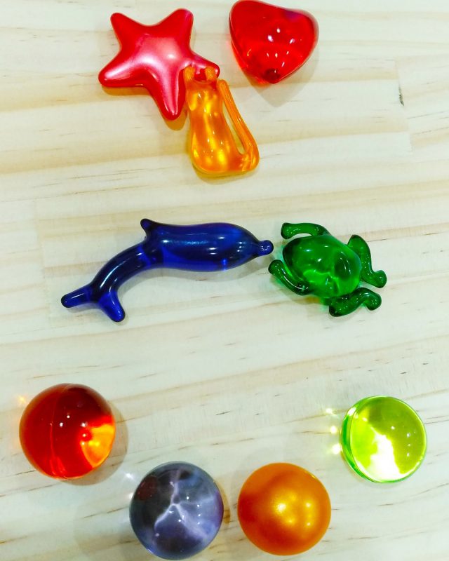 perlas-de-bano-con-formas-de-colores-y-olores Perlas para baño relajante.