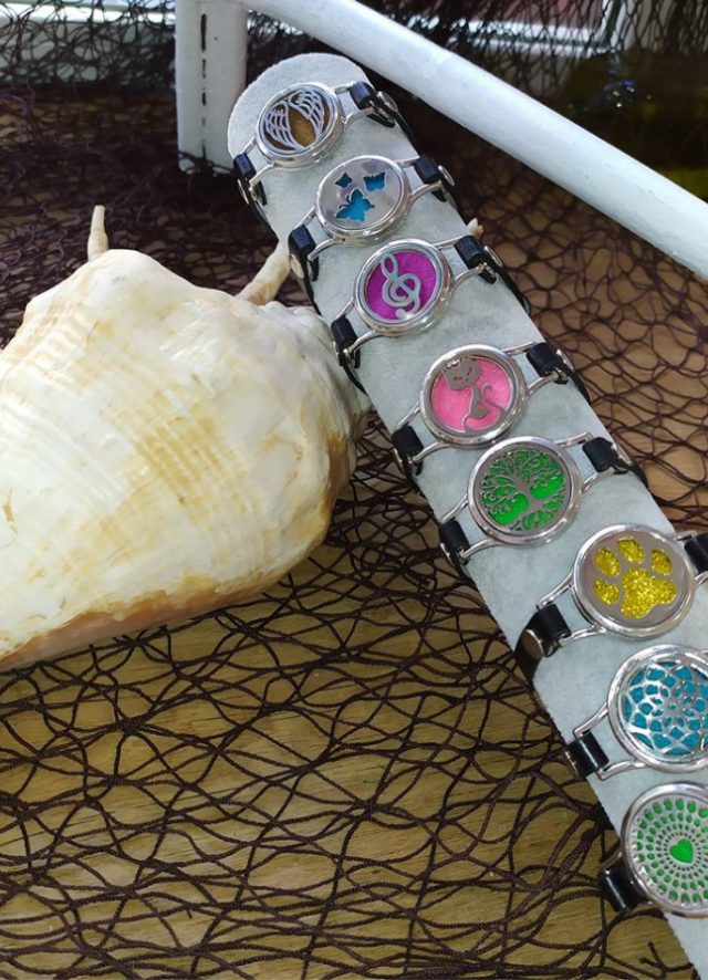 pulseras-aromaticas-de-mama-manuela Pulseras con aroma incorporado.