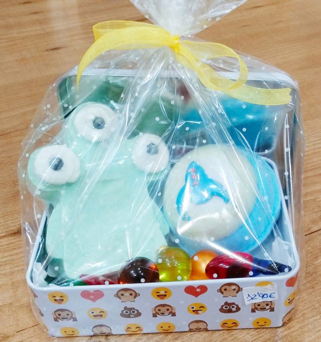 regalo-infantil-bombas-de-bano-diseno-espacial Regalo infantil con bombas para baño de dibujos y colores.